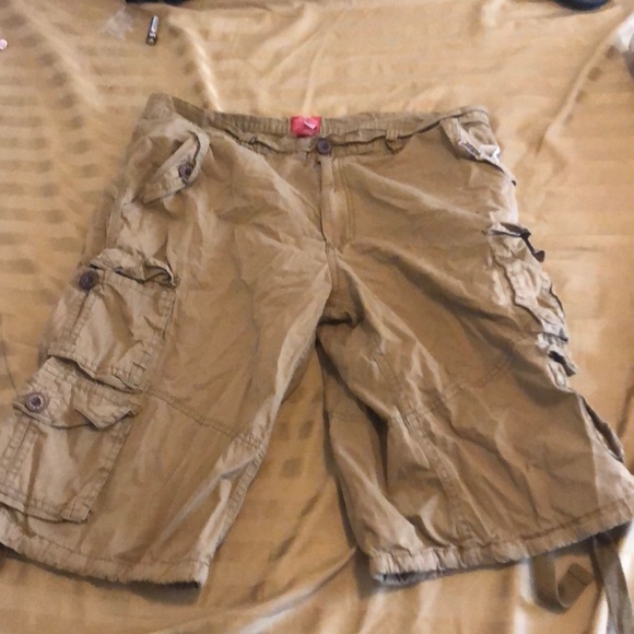 Cargo shorts - Picture 2 of 2